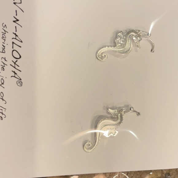 Leighton Lam Seahorse Earrings - Picture 3 of 3
